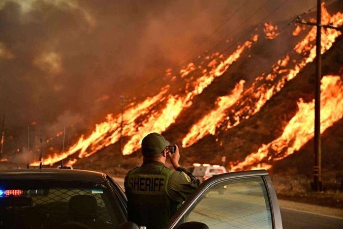 1000327069 Novos Incêndios em Los Angeles Forçam Evacuação de 19 Mil Pessoas