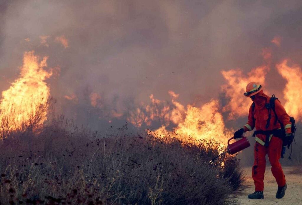 1000327070-1024x696 Novos Incêndios em Los Angeles Forçam Evacuação de 19 Mil Pessoas