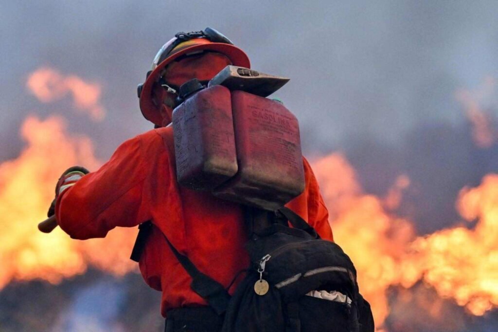 1000327072-1024x682 Novos Incêndios em Los Angeles Forçam Evacuação de 19 Mil Pessoas