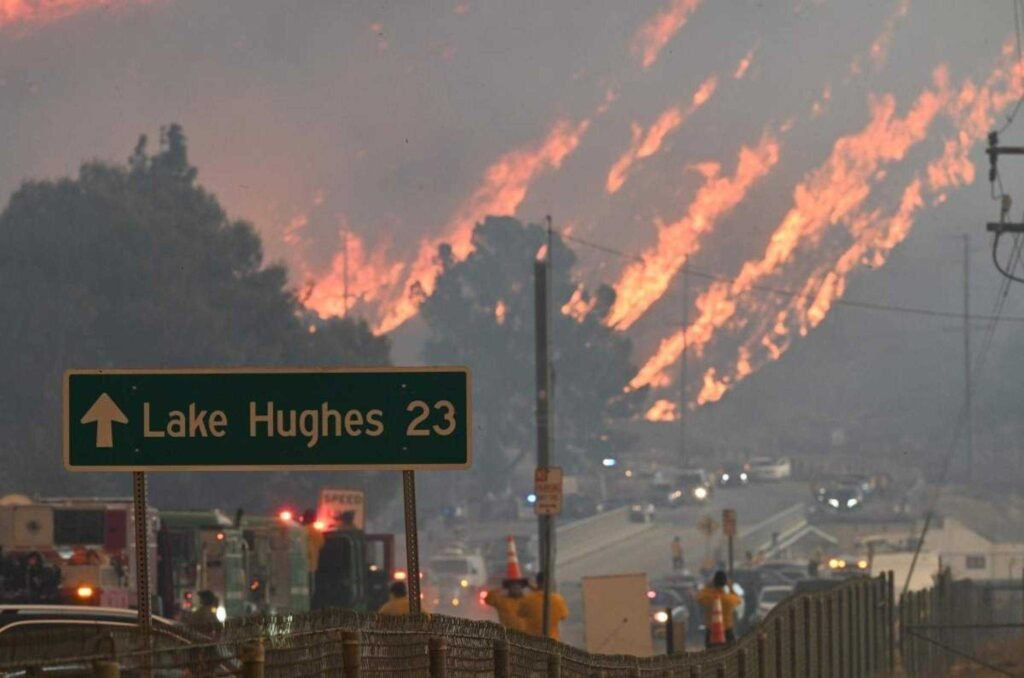 1000327073-1-1024x678 Novos Incêndios em Los Angeles Forçam Evacuação de 19 Mil Pessoas