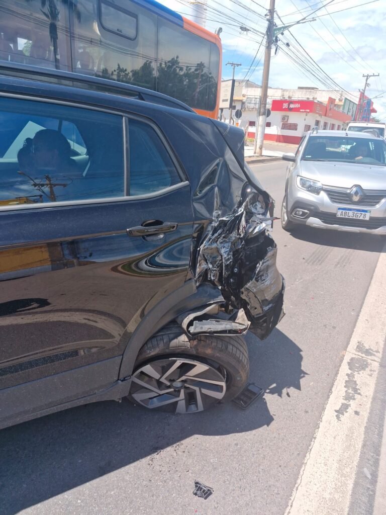 1000336378-768x1024 Grave Acidente na Av. da FEB Deixa Trânsito Paralisado em VG