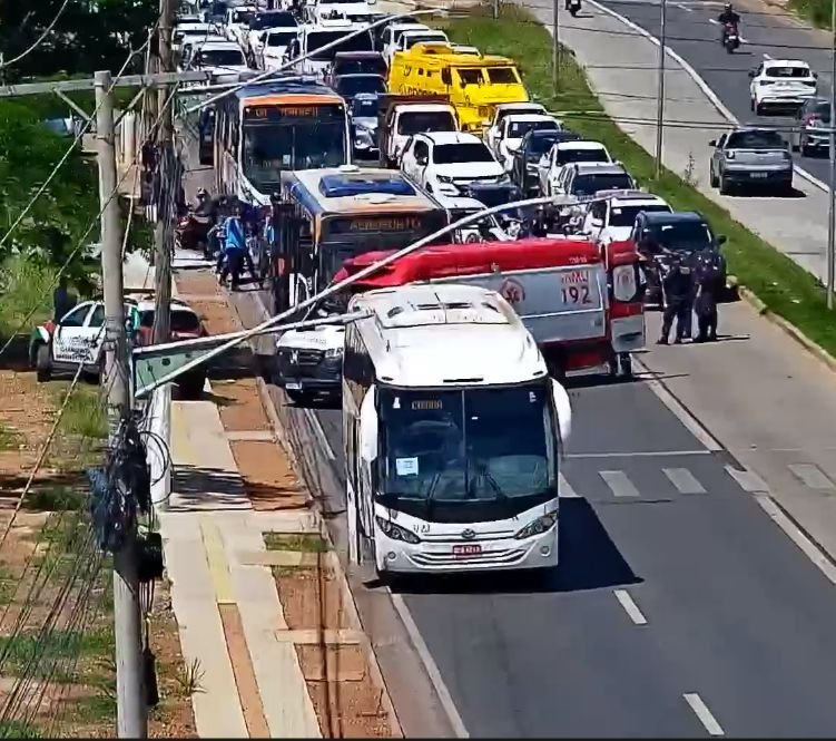 1000336388 Grave Acidente na Av. da FEB Deixa Trânsito Paralisado em VG