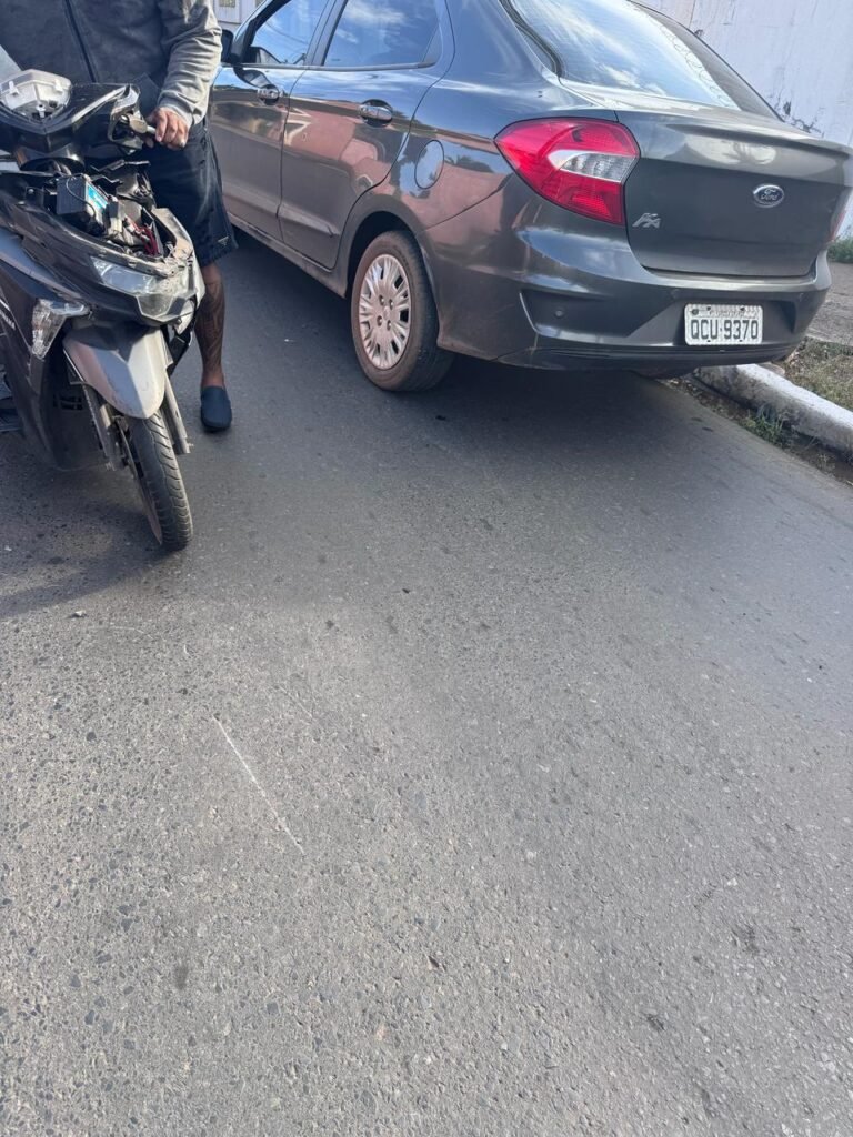 1000361493-768x1024 Acidente de Trânsito na Av. Castelo Branco: Motociclista Envolvida em Colisão