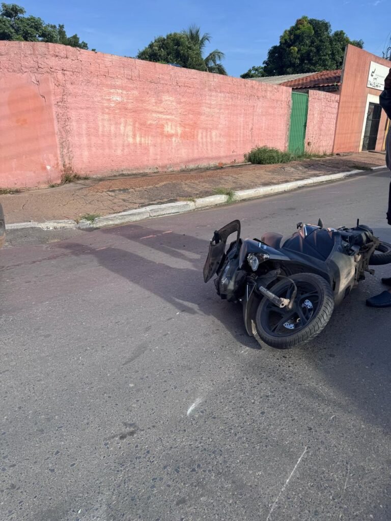 1000361494-768x1024 Acidente de Trânsito na Av. Castelo Branco: Motociclista Envolvida em Colisão