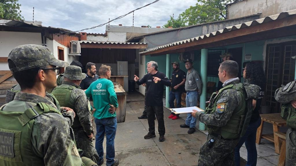 1000365255 Polícia Civil embarga empresa de Cuiabá por comércio de ilegal de madeira