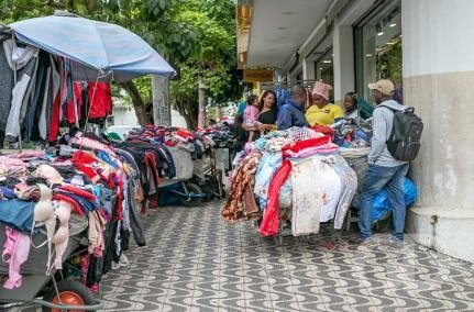 ee86ac12c6bb6b95a3d3e65f0cb98519 Vendedores Ambulantes de Cuiabá Enfrentam Incertezas com Possível Operação de Retirada
