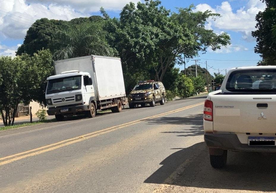 pm-barreira- Ação conjunta da PM e Indea apreende 2,8 toneladas de carnes transportadas de forma irregular