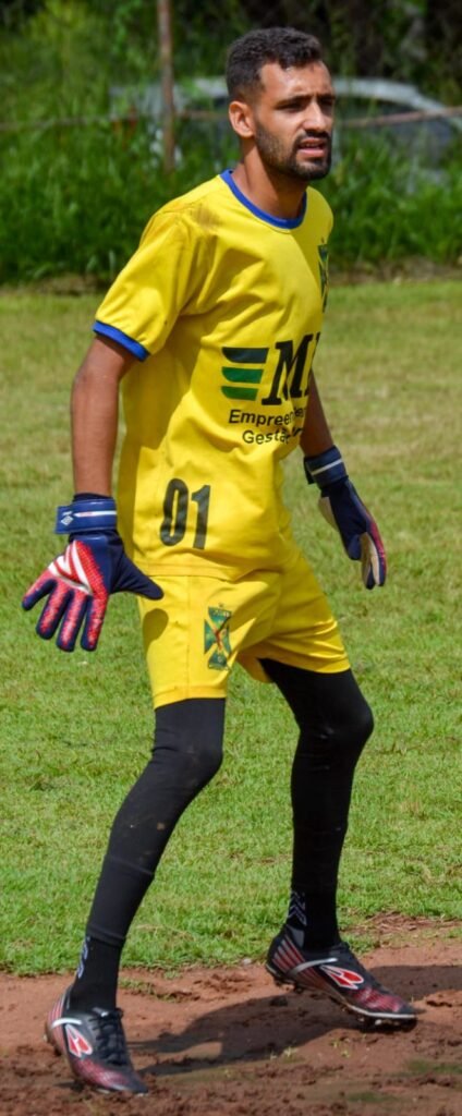 1000396819-424x1024 Kauan Afonso: O Goleiro Que Enfrenta a Depressão como um Verdadeiro Guerreiro