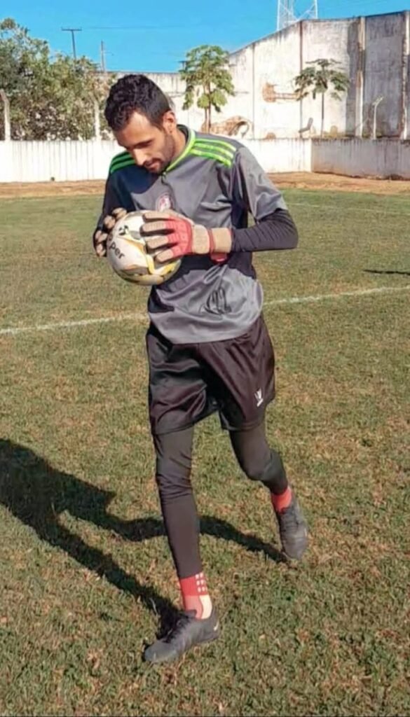 1000396991-585x1024 Kauan Afonso: O Goleiro Que Enfrenta a Depressão como um Verdadeiro Guerreiro