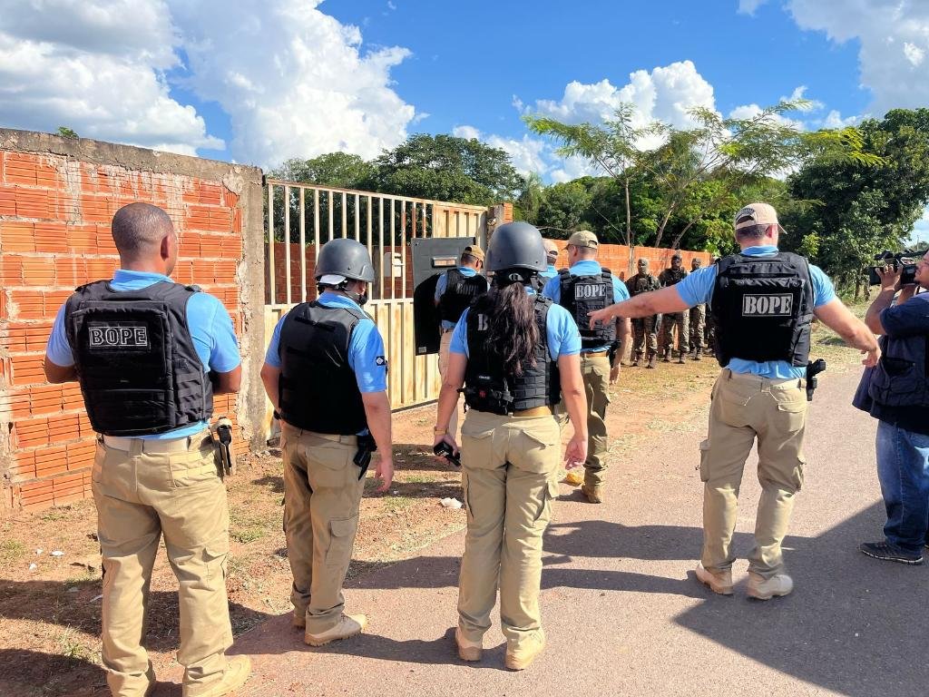 20.03-SEQUESTRO-GUIA-1 Polícia Militar liberta mulher e criança mantidas reféns e prende homem no Distrito da Guia