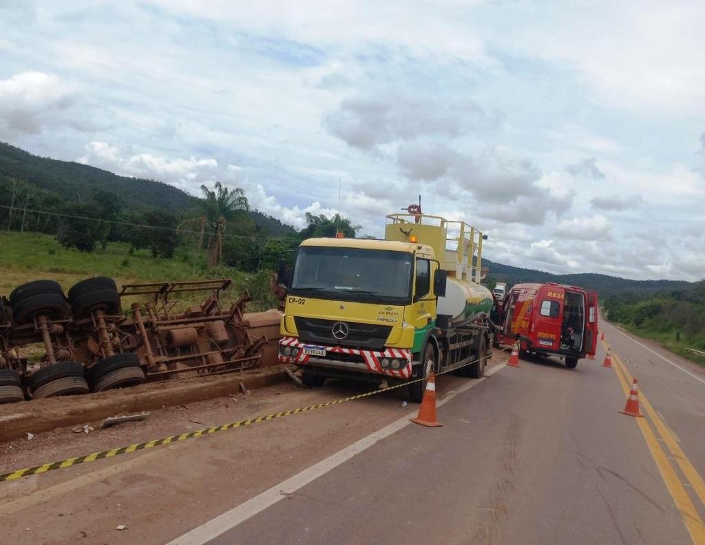 acidente-guaranta-1 Corpo de Bombeiros retira vítima presa às ferragens de caminhão após acidente na BR-163