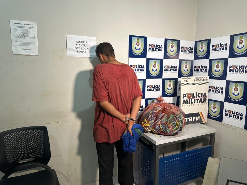 WhatsApp-Image-2025-04-28-at-00.26.14-1024x768 Homem é preso após furtar fiação elétrica de obra no bairro Alvorada, em Cuiabá