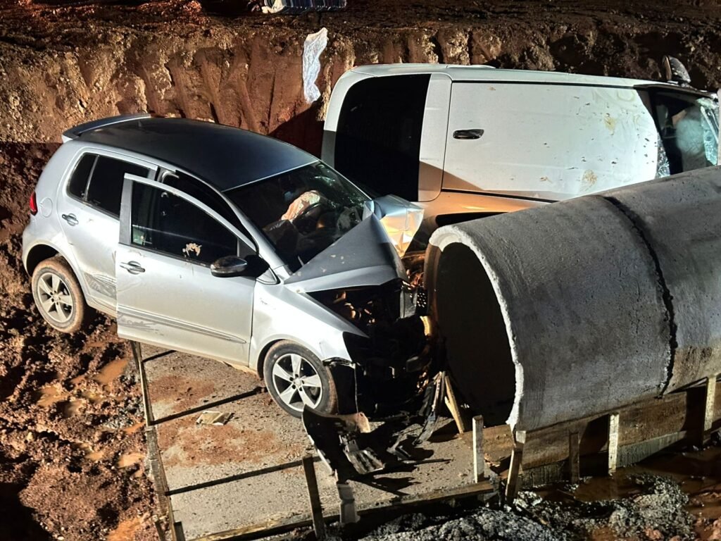 617a78a7-90b6-45c9-82b3-2a18bf8cd267-1024x768 Perseguição entre vizinhos termina em acidente violento dentro de obra no bairro Sucuri