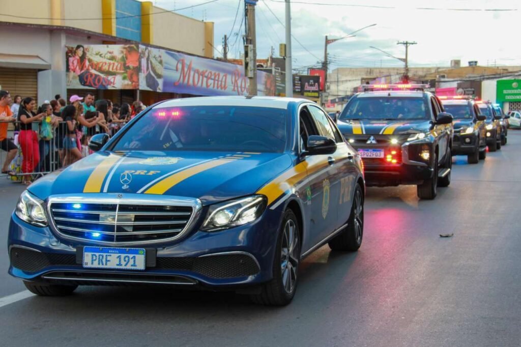 958fc43677313f53c980c1c45fe23f82-1024x682 Desfile cívico-militar empolga público e autoridades no coração de Várzea Grande