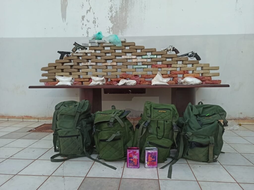 Apreensao-Gefron-2-1024x768 Trio é preso com R$ 1,1 milhão em cocaína na fronteira entre Bolívia e Brasil