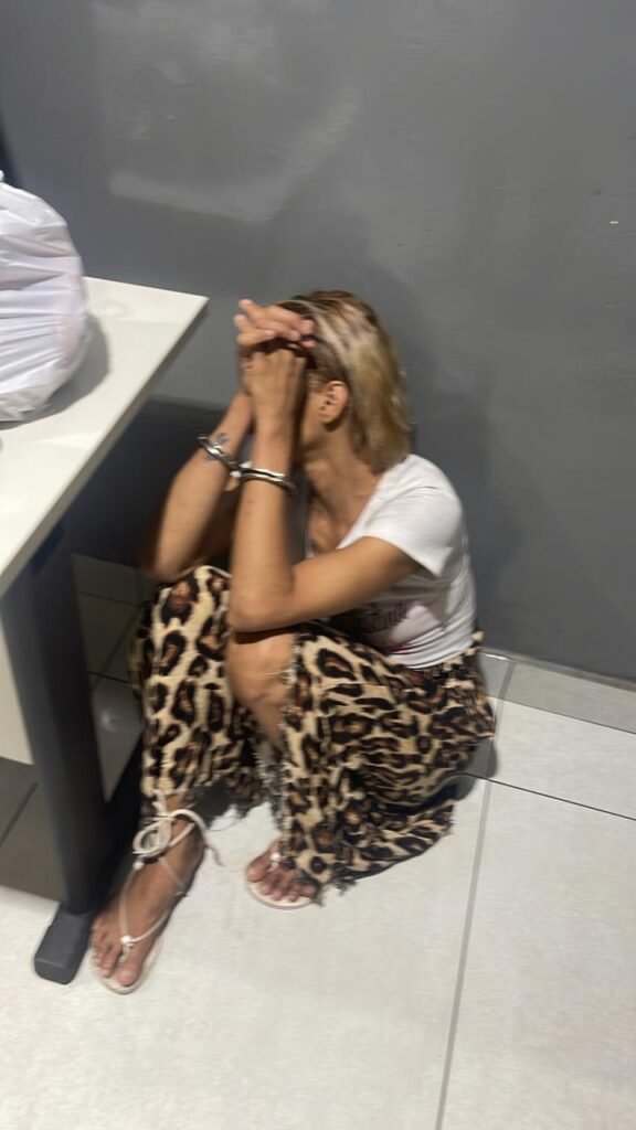 WhatsApp-Image-2025-05-05-at-16.41.33-1-576x1024 Mulher é detida após furtar peças de picanha em supermercado de Várzea Grande