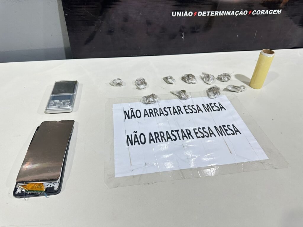 WhatsApp-Image-2025-05-08-at-01.45.18-1024x768 Jovem é Detido com Drogas Após Tentar Fugir de Abordagem Policial em Várzea Grande