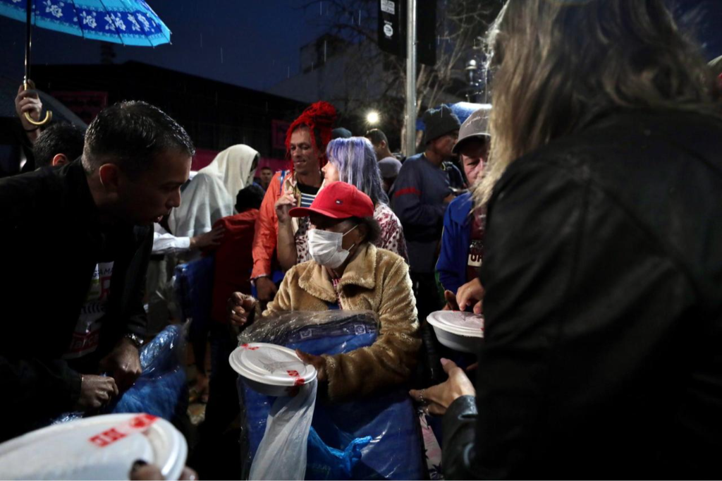 WhatsApp-Image-2025-05-29-at-07.32.26-1 Primeira-dama de MT promove a entrega de alimentos e cobertores para população em situação de vulnerabilidade