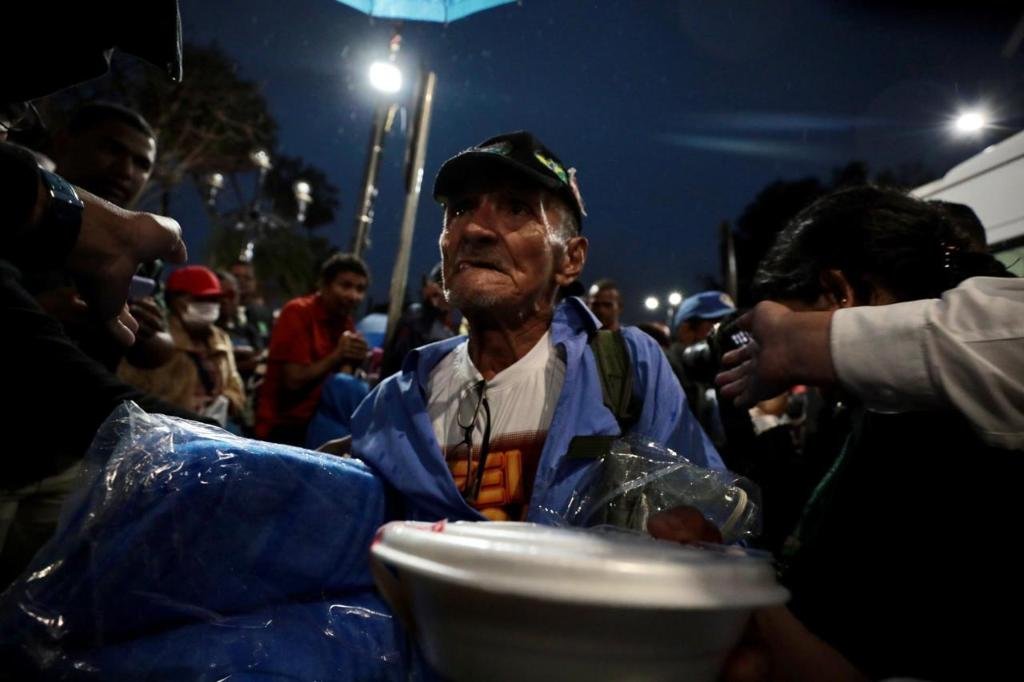 WhatsApp-Image-2025-05-29-at-07.32.26-2 Primeira-dama de MT promove a entrega de alimentos e cobertores para população em situação de vulnerabilidade