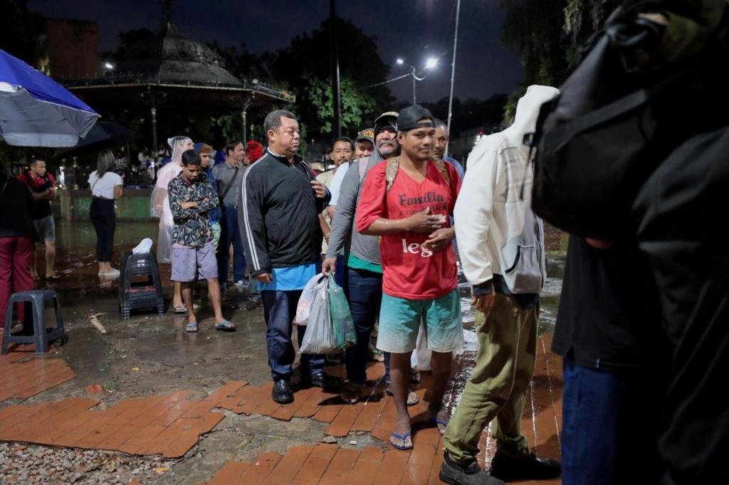 WhatsApp-Image-2025-05-29-at-07.32.27-2 Primeira-dama de MT promove a entrega de alimentos e cobertores para população em situação de vulnerabilidade