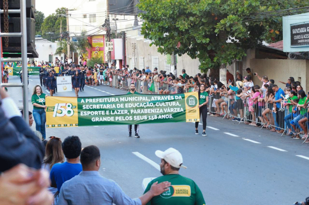 image-13-1024x682 Desfile cívico-militar empolga público e autoridades no coração de Várzea Grande