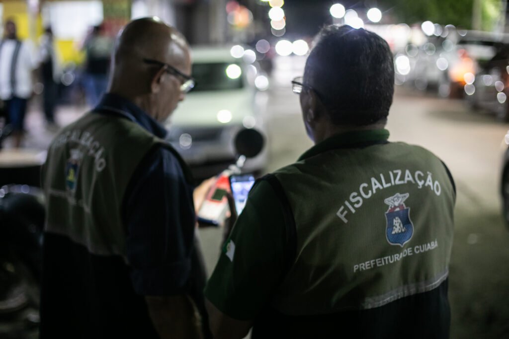 2025-04-04-22-18-088a5395-67f092dd6d153-1024x683 Bares são multados por poluição sonora e mesas na calçada; dois têm atividades suspensas