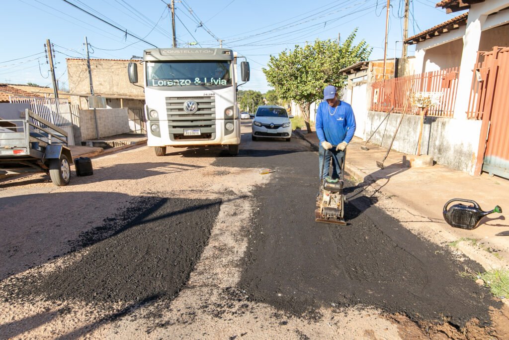 2025-05-30-18-23-0h4a4939-683a2fe4e73ec-1-1024x683 Mais de mil buracos são tampados em dois dias de operação no bairro Tijucal