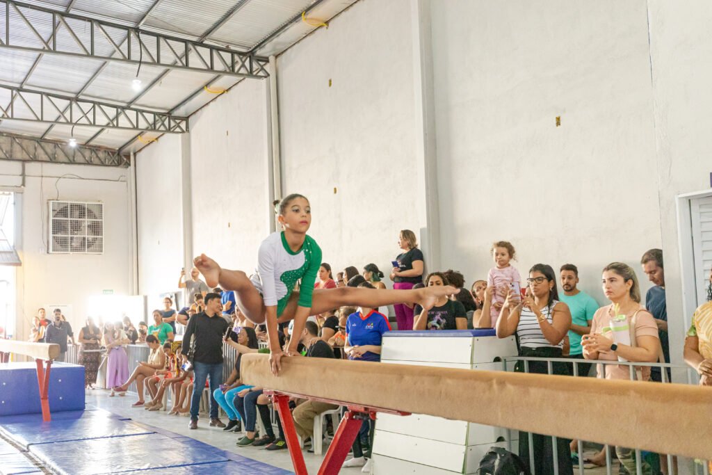 2025-06-14-15-28-0h4a8426-684dcd4388be7-1024x683 Ginásticas rítmica e artística estreiam nos jogos estudantis com muita emoção