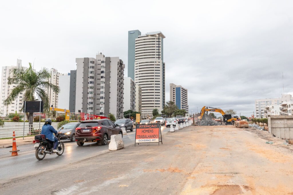 2025-06-23-17-38-imgl8141-6859c93bb3d27-1024x683 Vice-prefeita vistoria interdições e orienta motoristas sobre o trânsito
