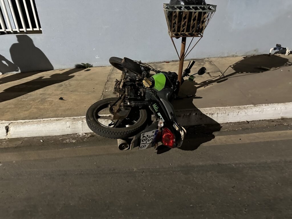 IMG_4437-scaled-1-1024x768 Motorista atropela motociclista, derruba muro e foge sem prestar socorro em Várzea Grande