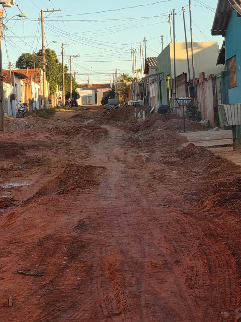 WhatsApp-Image-2025-06-06-at-17.11.04-1-768x1024 Moradores do Serra Dourada estão há 70 dias sem acesso às casas por causa de obra abandonada