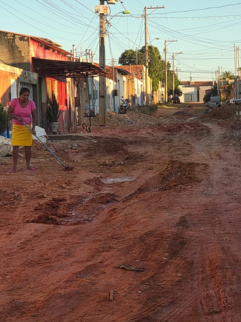 WhatsApp-Image-2025-06-06-at-17.11.06-768x1024 Moradores do Serra Dourada estão há 70 dias sem acesso às casas por causa de obra abandonada