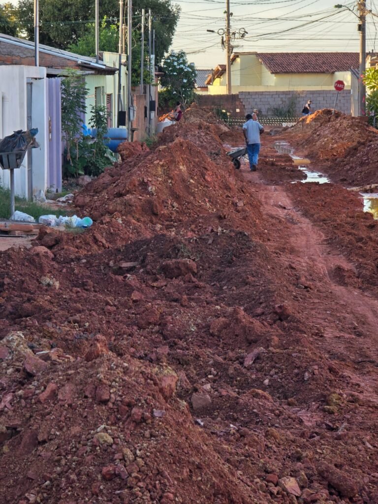 WhatsApp-Image-2025-06-06-at-17.11.09-1-768x1024 Moradores do Serra Dourada estão há 70 dias sem acesso às casas por causa de obra abandonada