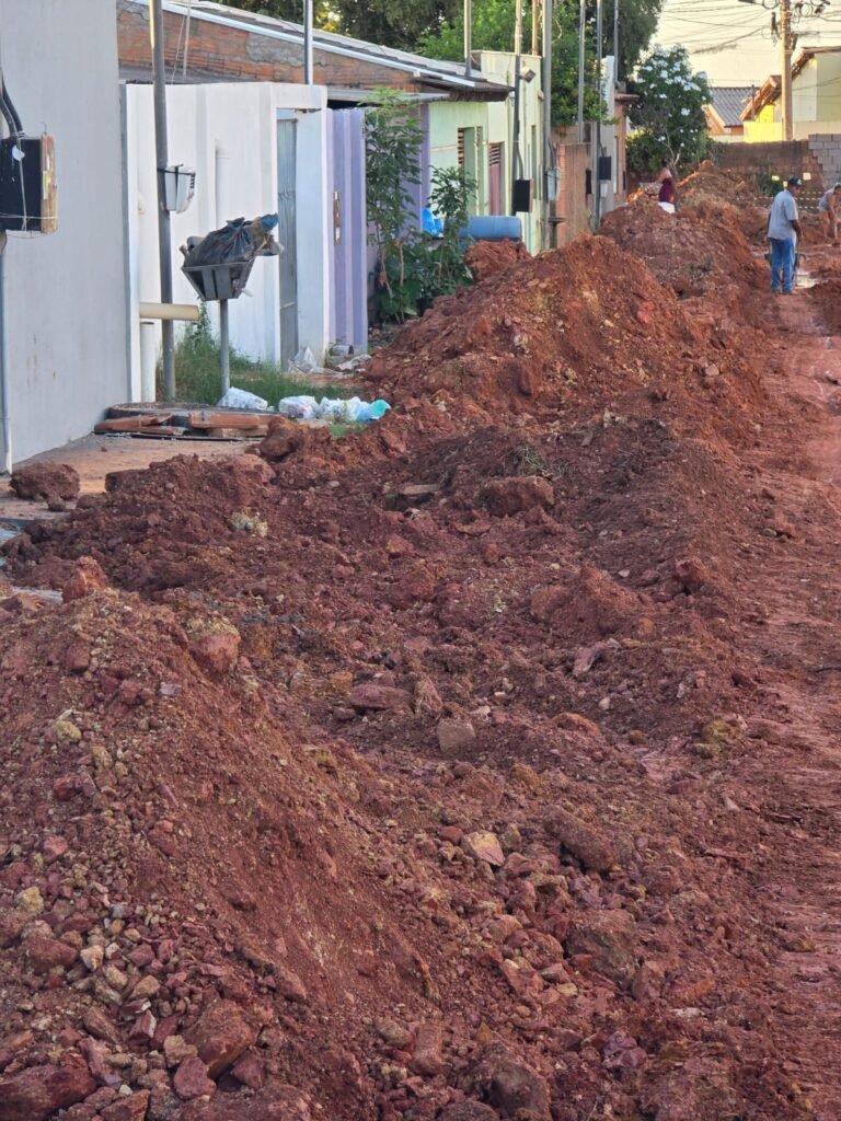 WhatsApp-Image-2025-06-06-at-17.11.10-768x1024 Moradores do Serra Dourada estão há 70 dias sem acesso às casas por causa de obra abandonada