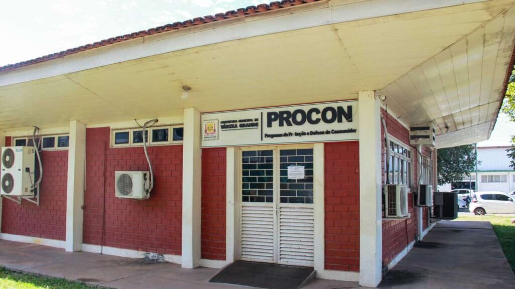 f443fac0cb5745bdc6629e5fe1c1b387-1024x576 Prefeitura firma termo cooperação para orientar várzea-grandenses sobre uso consciente dos cartões consignados