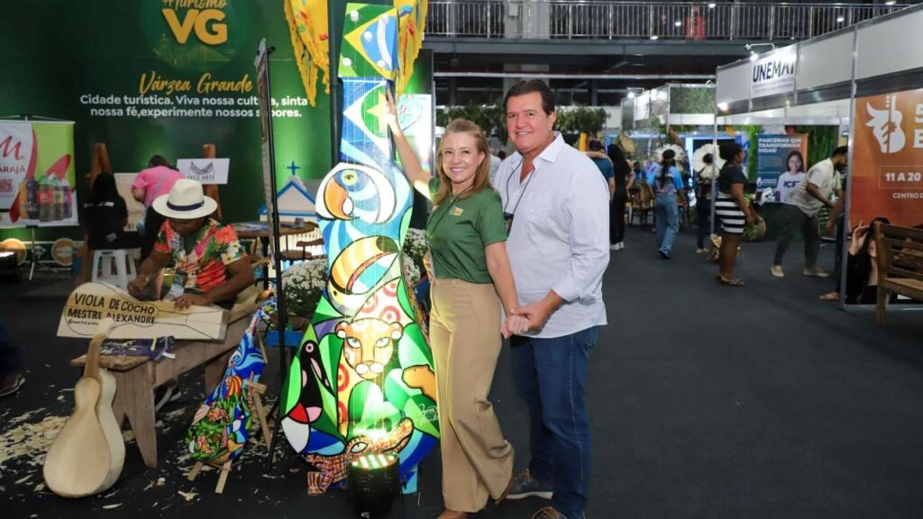 f5fda3c916ff02b117464662cab434dd-1024x576 Flávia Moretti visita exposição de Várzea Grande na FIT Pantanal