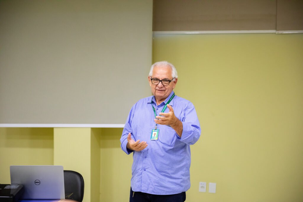 2025-05-16-11-40-ran0307-68275c757c423-1024x683 Prefeito nomeia Vicente Falcão para a Secretaria de Agricultura