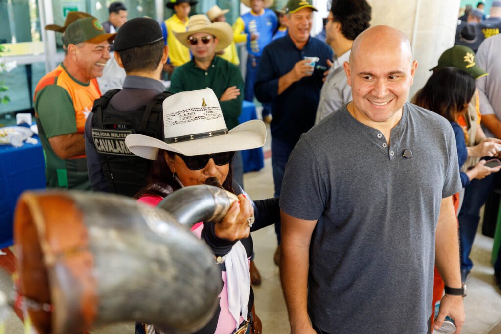2025-07-05-11-30-img-3424-68694521d26aa-1024x683 Prefeito Abilio Brunini participa pela primeira vez da cavalgada de abertura da 57ª Expoagro