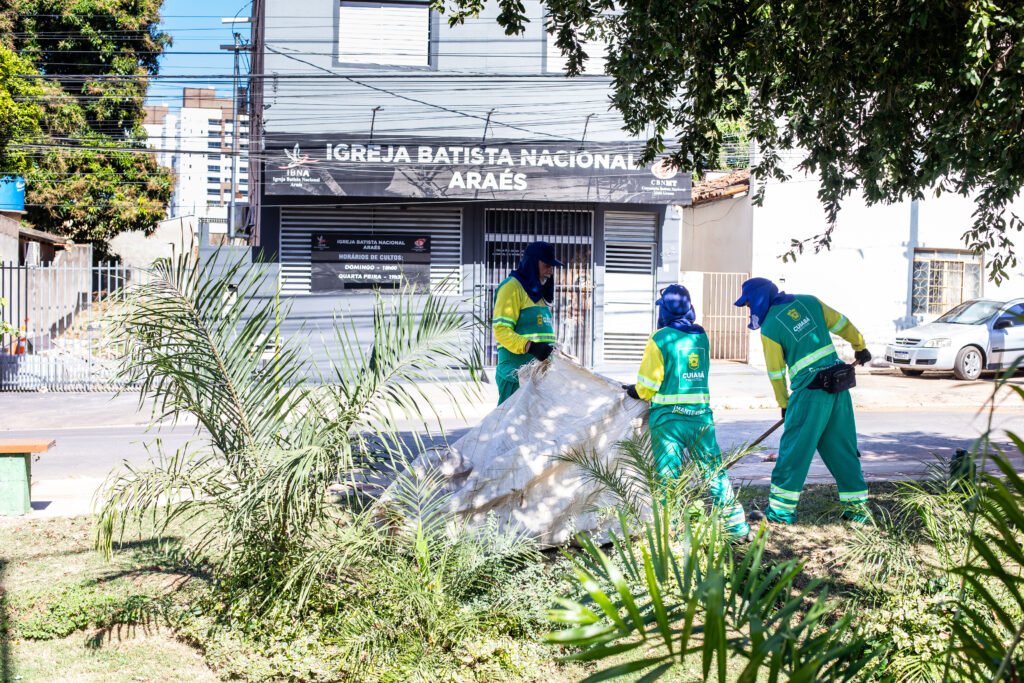 2025-07-14-11-42-imgl0677-6875256cdc4ad-1024x683 Prefeitura de Cuiabá inicia megaoperação de limpeza e atende 100 praças na capital