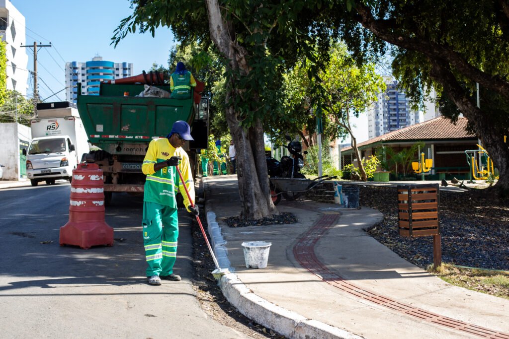 2025-07-14-11-42-imgl0699-68752580557e4-1024x683 Prefeitura de Cuiabá inicia megaoperação de limpeza e atende 100 praças na capital