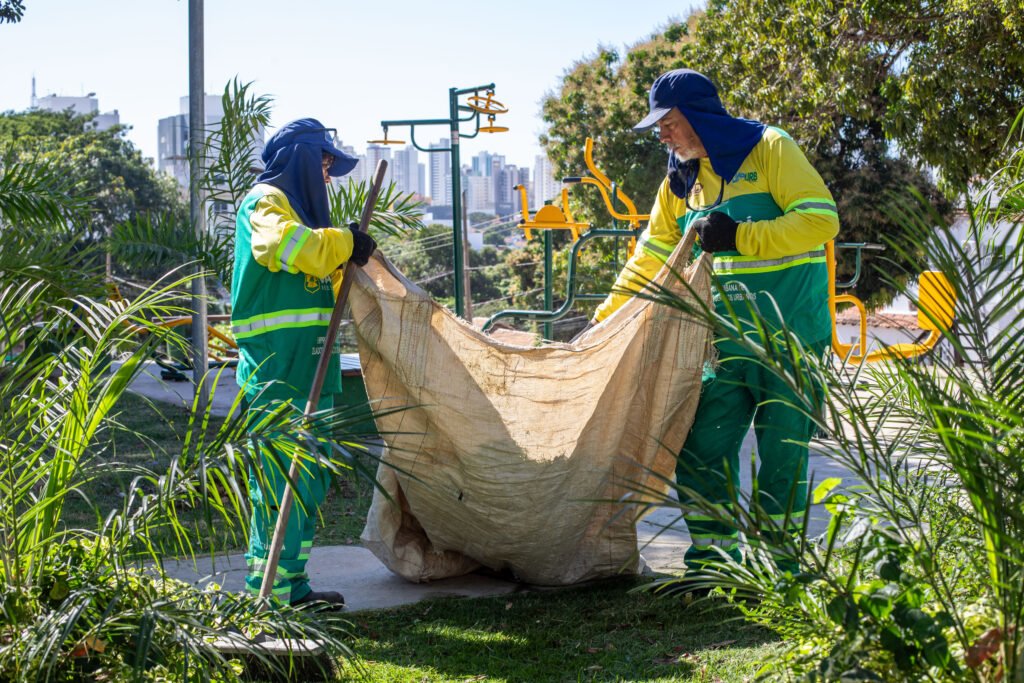 2025-07-14-11-42-imgl0705-68752582aa89d-1024x683 Prefeitura de Cuiabá inicia megaoperação de limpeza e atende 100 praças na capital