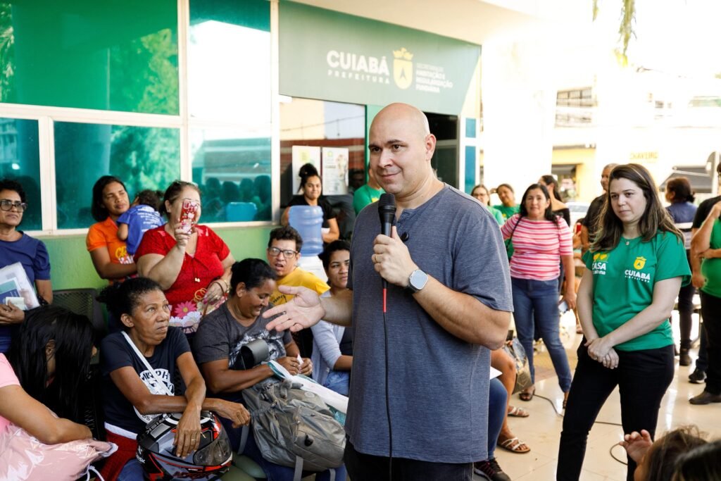 2025-07-15-15-45-whatsapp-image-2025-07-15-at-153707-6876afcc09f15-1024x683 Prefeito visita pontos de inscrição do Casa Cuiabana e reforça que processo é por sorteio