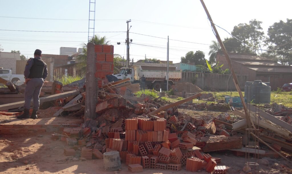 2025-07-25-16-15-sorp-acao-fiscal-6883e5f0bf4df-1024x612 Prefeitura desocupa áreas públicas invadidas no Jardim Imperial II, em Cuiabá