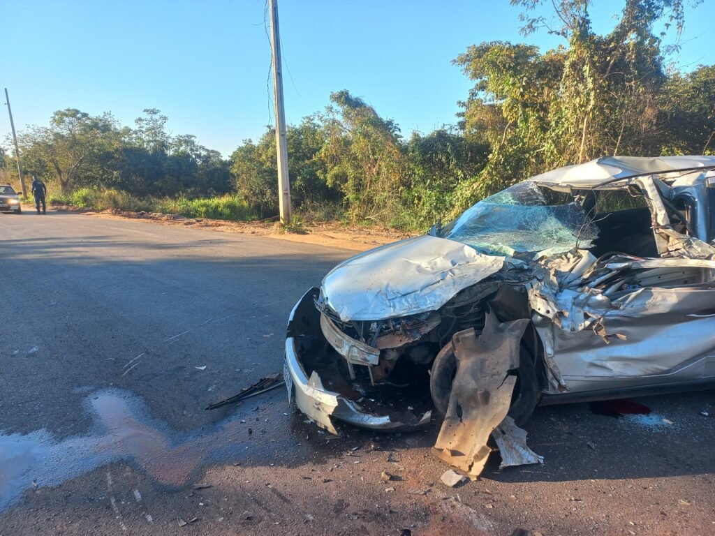 44ab29c6-cbb4-4d9b-bacb-60dc87866f5b-1024x768 Motorista fica ferido após colisão entre carro e micro-ônibus em Várzea Grande