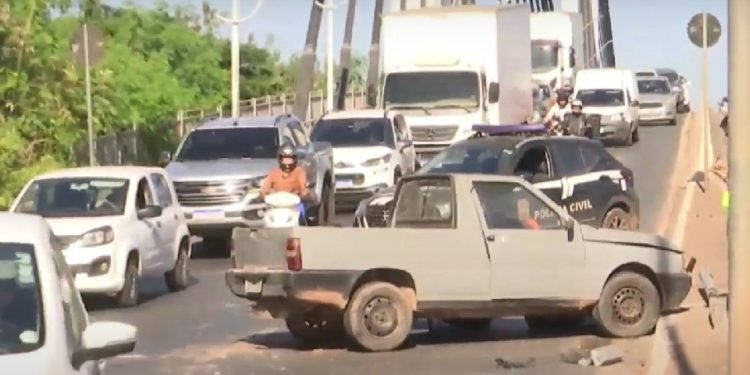 ACIDENTE-SERGIO-MOTA-1-750x375-1 Jovem morre após ser atropelada por carreta na Ponte Sérgio Motta, em Cuiabá