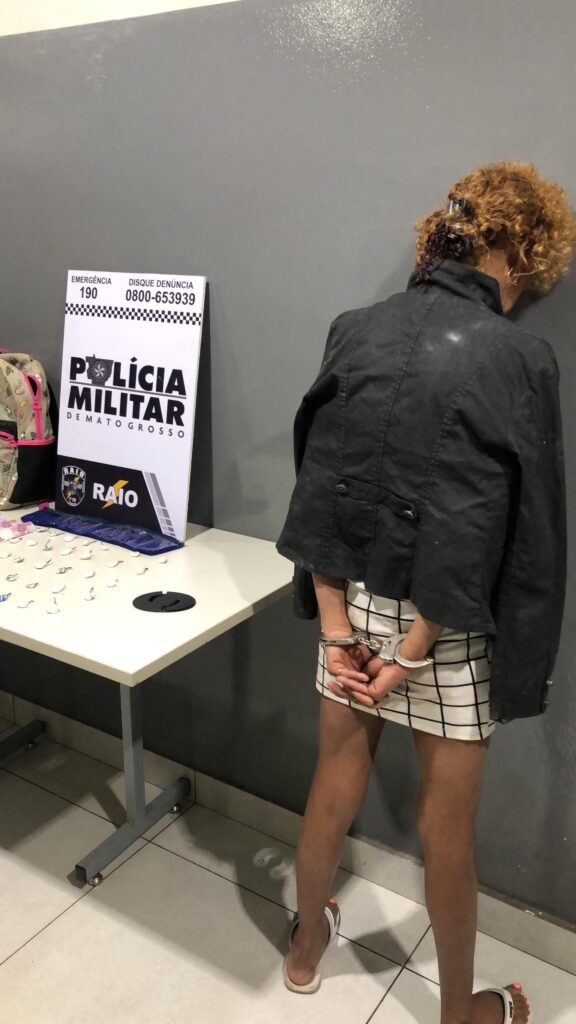 WhatsApp-Image-2025-07-02-at-20.48.49-1-576x1024 Mulher é presa por tráfico de drogas em barracão abandonado no Centro Sul de Várzea Grande