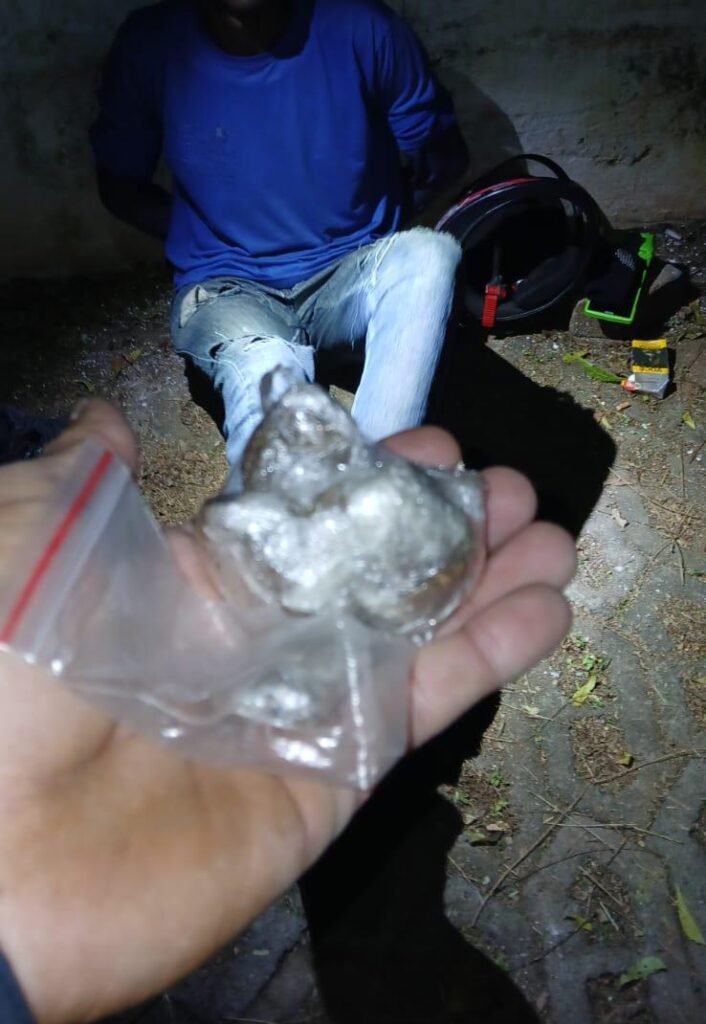 WhatsApp-Image-2025-07-08-at-20.48.51-706x1024 Homem é flagrado com porções de maconha dentro de parque fechado em VG