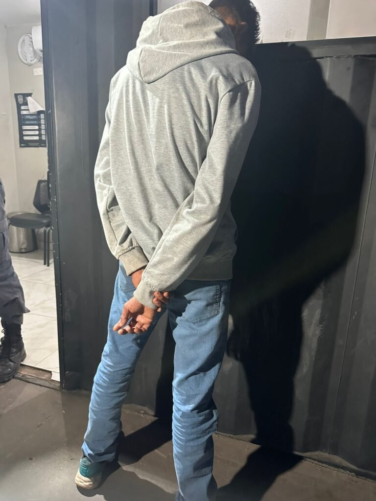 WhatsApp-Image-2025-07-09-at-05.02.15-1-768x1024 Homem é preso com R$ 14 mil em dinheiro e confessa envolvimento em golpe de venda de veículo, em Cuiabá