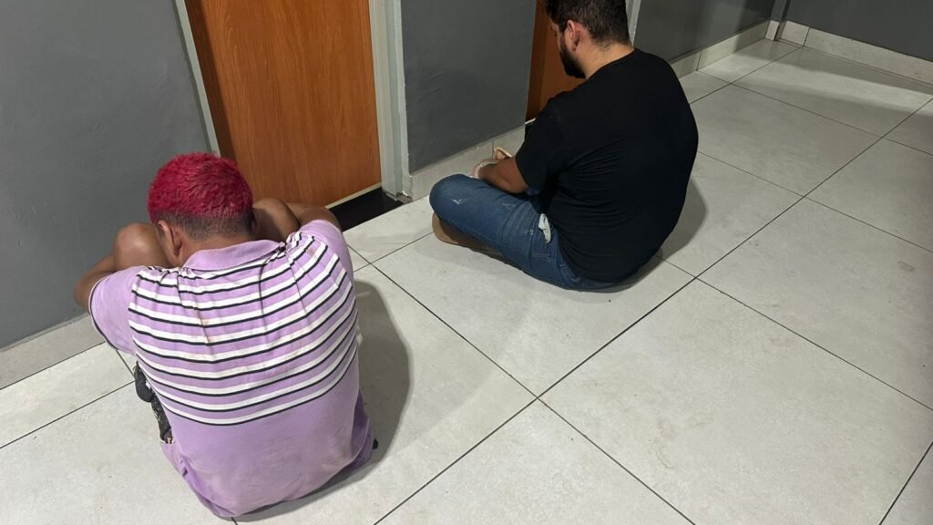 WhatsApp-Image-2025-07-23-at-00.44.28-1024x576 Polícia Militar prende dois jovens por tráfico de drogas em Várzea Grande