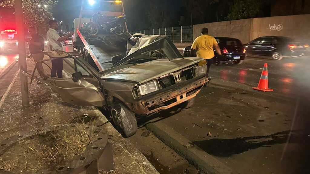 WhatsApp-Image-2025-07-25-at-00.43.47-1024x576 Alta velocidade, imprudência e carro partido ao meio: polícia investiga racha na Avenida Miguel Sutil
